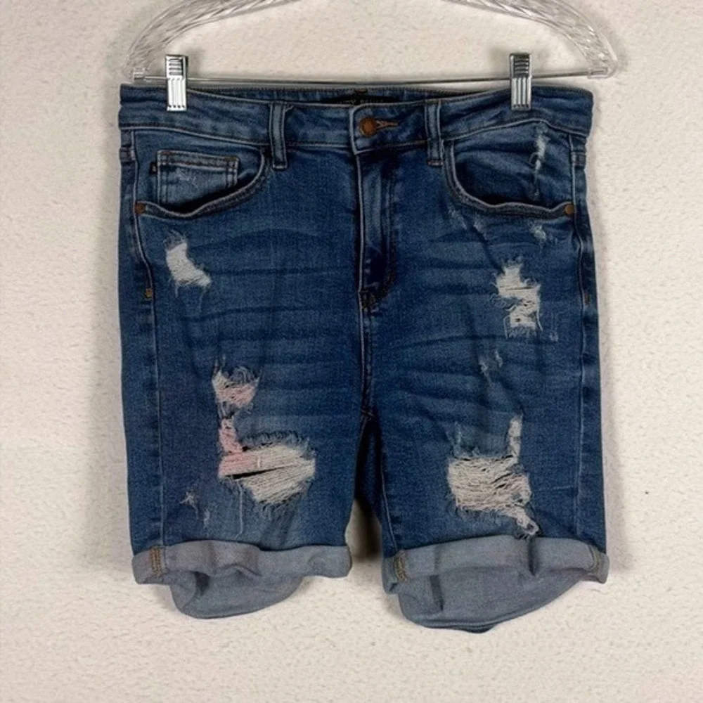 Judy Blue Distressed Denim Shorts Blue Medium Wash Cuffed Pink Tint Womens Large